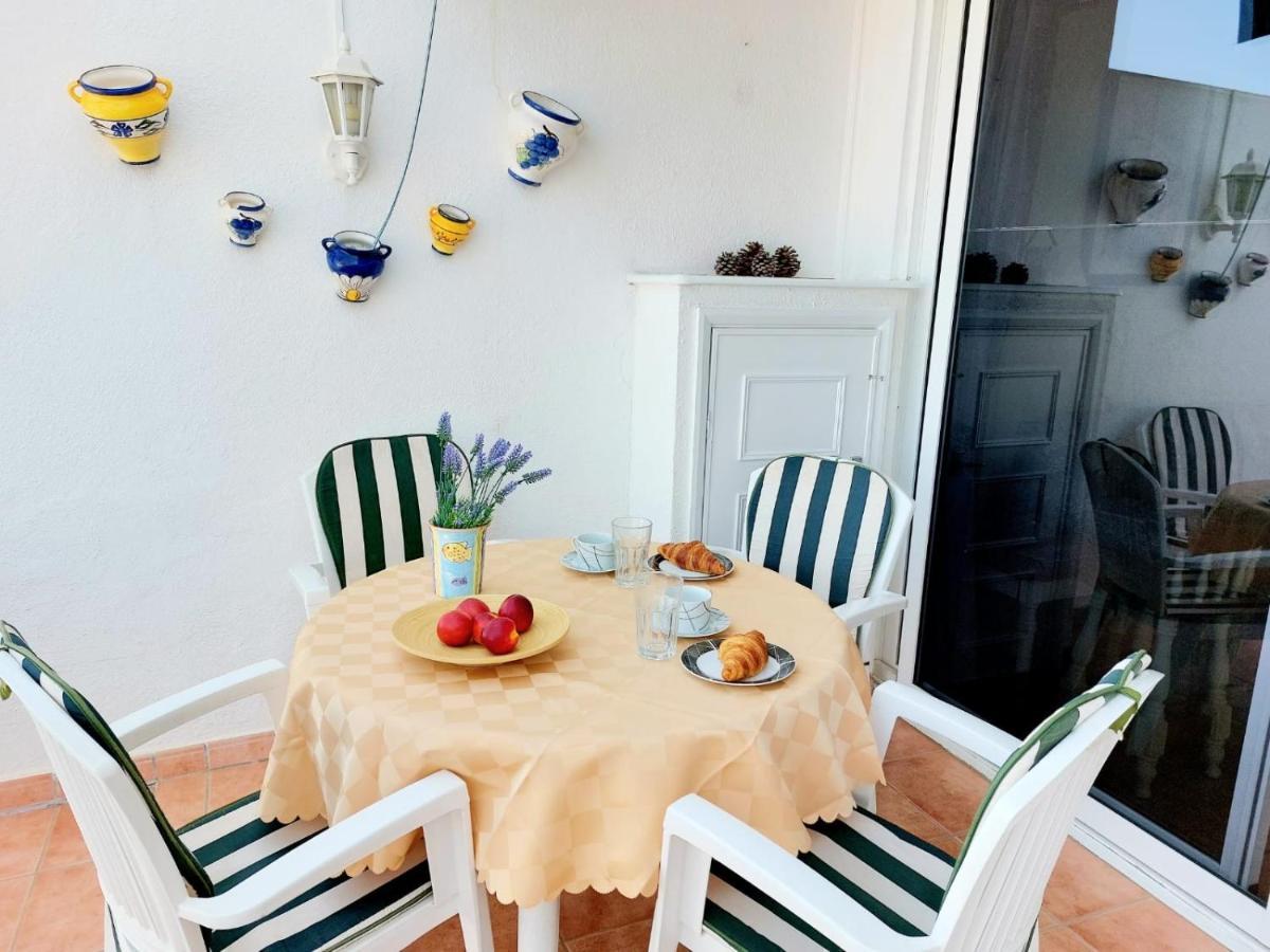 First Line Villa Floor Studio Apartment With Amazing Sea View Air Conditioned Just 50M From The Beach Costa Adeje  Exterior photo